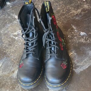 Floral Embroidered Black Boots